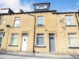 Remarkable 4-Bed House in Bradford