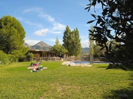 特拉阿尔塔营地，位于Bot的酒店