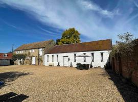 The Old Hay Barn - Games Room, Gym, Sleeps 8，位于Godmanchester的度假屋