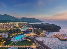 Elexus Hotel Resort & Spa & Casino，位于凯里尼亚的酒店