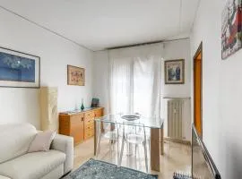Kris- Mestre Bright Apartment with Parking!