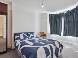Cozy Stay Rooms，位于莱尼斯公园的住宿加早餐旅馆