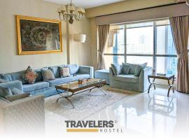 Travelers - Dubai Marina Hostel，位于迪拜的青旅