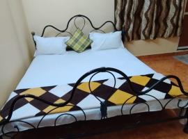 Shri Narayan Home Stay，位于乌贾因马哈拉什瓦尔乔耶尔林格附近的酒店