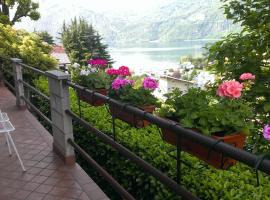 Holiday Home - Lake and Guzzi view，位于曼德洛德拉廖的乡村别墅