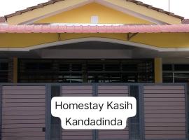 Homestay Kasih KandAdinda，位于Kampung Gurun的带停车场的酒店