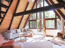 Mid Century Modern Cabin - The Tahoe A-Frame，位于霍姆伍德的酒店