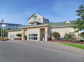 伯灵顿希尔顿惠庭套房酒店