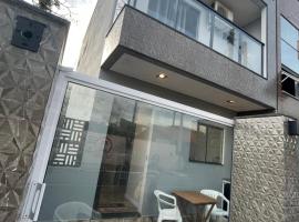 Loft proximo a diversas praias，位于巴拉奈里奥-坎布里乌的酒店