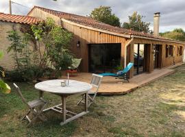 Uluwatu - cottage cosy，位于Saint-Laurent-de-Médoc的酒店