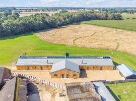 Sandy Barn *BRAND NEW* Barn Conversion，位于Tunstead的酒店