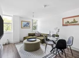 Luxurious 2 Bedroom Apartment with Free Parking in Chelmsford City Centre