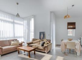 Bright Apartment minutes from the Sea，位于埃尔哥茨拉的公寓