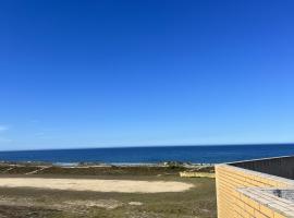 Appartement rooftop face à la mer，位于阿普利亚的酒店