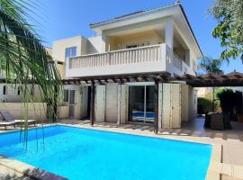Villa Larnaca Bay Resort，位于沃罗里尼的海滩短租房