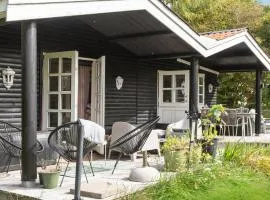 Stunning Home In Askø With Wifi