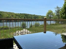 Equipped condo on St-Pierre Lake, Kamouraska RCM，位于Mont-Carmel的家庭/亲子酒店