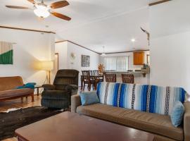 Hondo Creek Hideaway，位于Tarpley的酒店