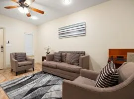 Hummingbird Haven 2 Cozy Comfort Haven - Parking at No Extra Cost