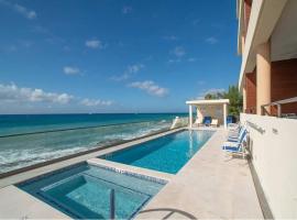 Luxury Ocean front SeaDreams 2 with 7 Mile Beach Views，位于西湾的公寓