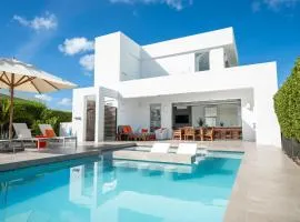 Oceanside 2 Bedroom Luxury Villa with Private Pool, 500ft from Long Bay Beach -V3
