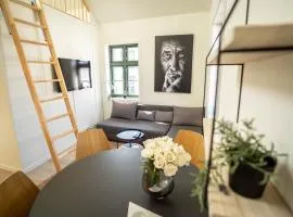 Vibrant apartment on bustling street, above a restaurant Perfect for tourists,