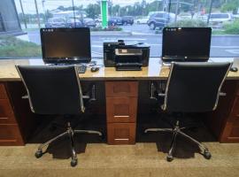 长岛普雷恩维尔假日酒店，位于普莱恩维尤的酒店