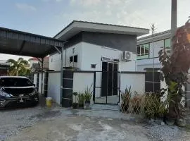 Studio Teratak Alisha Permatang Pauh