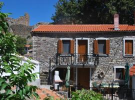Chora Samothrakis, House with courtyard，位于萨莫色雷斯的度假屋