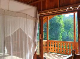 Rambai Tree Jungle Lodges，位于武吉拉旺的酒店