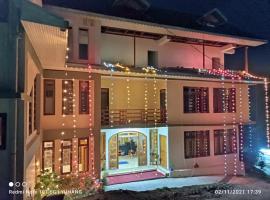Vamoose Pine Village Retreat，位于Kaluk的酒店