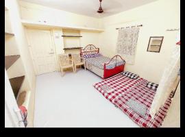 Shriguru Guest House Akkalkot，位于Akalkot的酒店