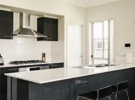 Jordan Spring Sweet 5 Br -Close to Shops&Parks