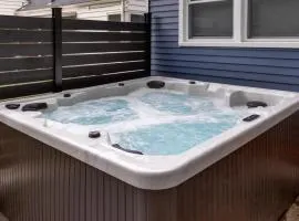 Near Drake/Downtown packed w/Amenities - Hot Tub - Movie Theater