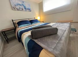 Comfy 2 Bedroom Near The Beach!，位于皮克灵的酒店