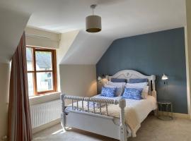 Kilronan 4 Bed House on castle grounds，位于Ballyfarnon的酒店