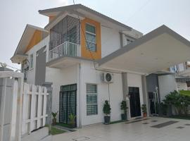 Sarrah Homestay At Kasa Height Residence，位于Kampong Alor Gajah的别墅