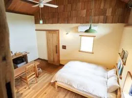 自然素材でリノベした木の香り漂う貸切宿｜藤野民宿（Fujino Guest House）
