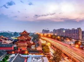 Happy Dragon Alley Hotel-In the city center with big window&heater, ticket service&food recommendation,Near Tian Anmen Forbiddencity,Near Lama temple,Easy to walk to NanluoAlley&Shichahai