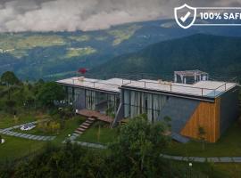 SaffronStays Glasshouse Celeste, Ranikhet - luxurious glass villa with breathtaking views，位于Bhatrojkhan的酒店