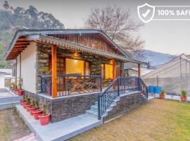 SaffronStays Kurmavana, Bhimtal - luxury cottage with pool and lawn - All clear roads，位于比姆塔尔的度假短租房