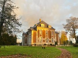 Grand gîte pour 28 personnes dans un château en Normandie，位于Beuzevillette的酒店