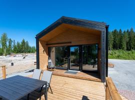 Himoskuutio 4 inc outdoor jacuzzi，位于耶姆赛的带热水浴缸的酒店