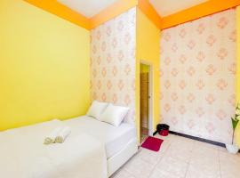 Sion Homestay Mitra RedDoorz near Terminal Kertajaya Mojokerto，位于Brangkal的酒店