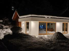 House Apartma Čebela with jacuzzi，位于戈德马图杰克的带按摩浴缸的酒店