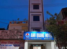 ANH QUANG HOTEl ĐỒNG VĂN，位于同文的酒店