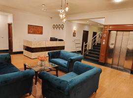 Hotel Amisa Golf Course Road MG Road，位于古尔冈的酒店