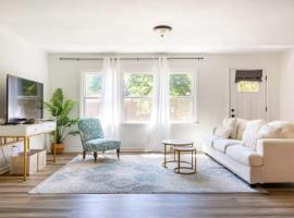 Bohemian Retreat Newly Remodeled with New Hot tub，位于Newton的酒店