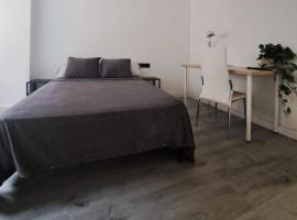 Habitación Doble en piso compartido，位于滨海普雷米亚的度假短租房