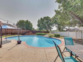 Harmony House Texas in Carrollton Private Pool!，位于卡罗尔顿的酒店